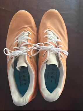 On Cloud Women’s Lightweight Lace-Up Sneakers